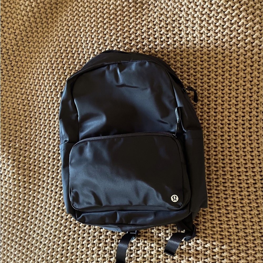 Lululemon Everywhere Backpack 22L